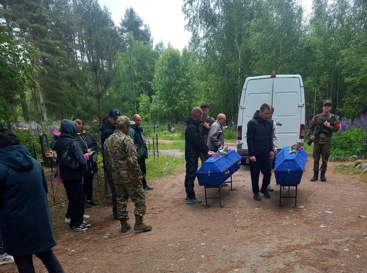 Олонецкий район простился с героями (Фото)