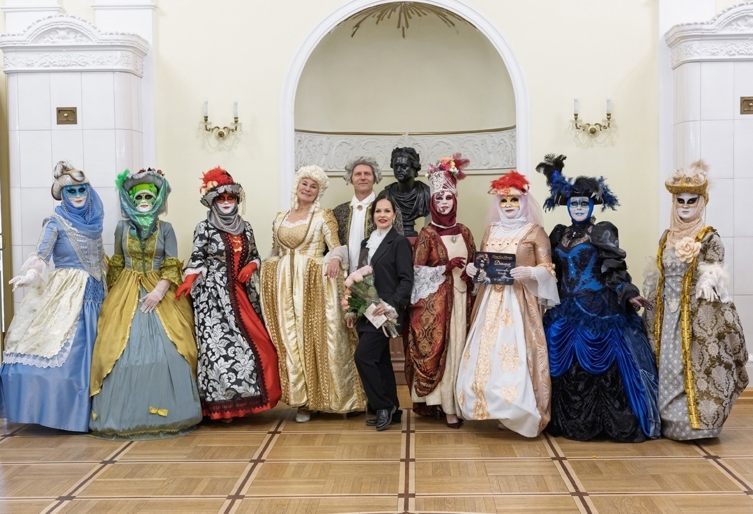 Жителей карельской столицы пригласили на променад с Петром I (Фото)