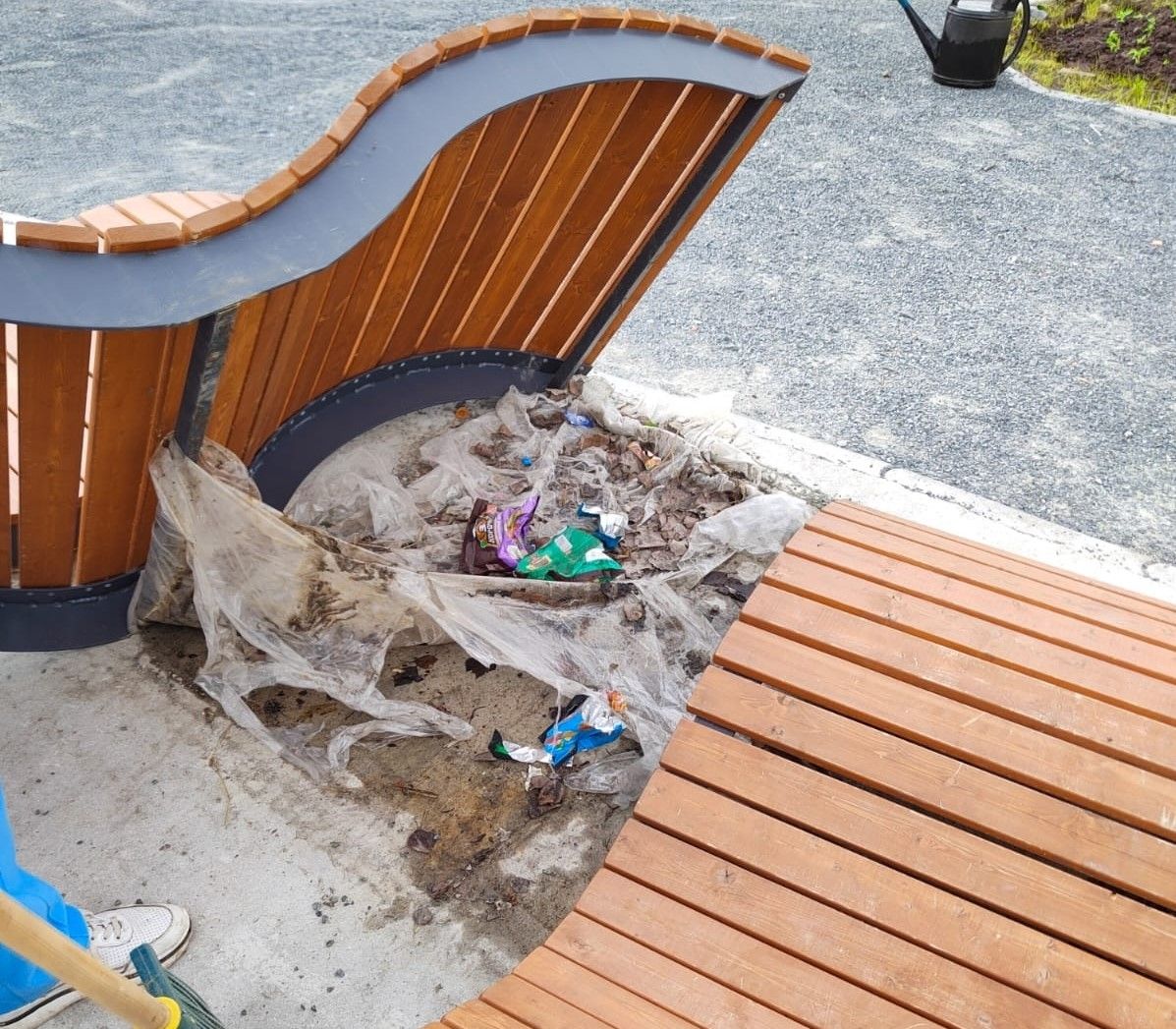 Глава Беломорского округа обратилась к родителям с просьбой следить за мусорящими детьми