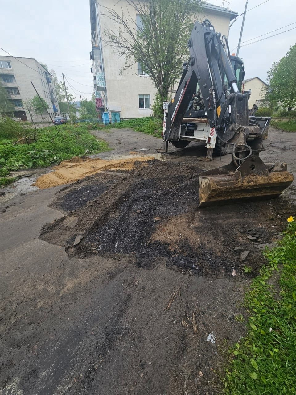 Бизнес спас дорогу у поликлиники на юге Карелии