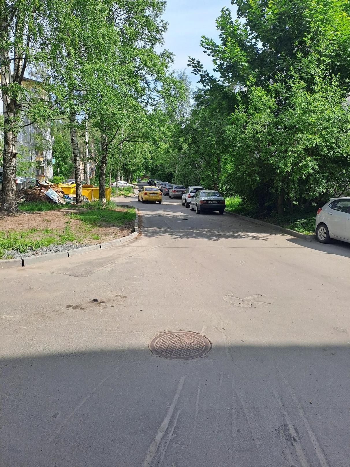 Невнимательный водитель на иномарке сбил пожилую женщину в одном из дворов Петрозаводска