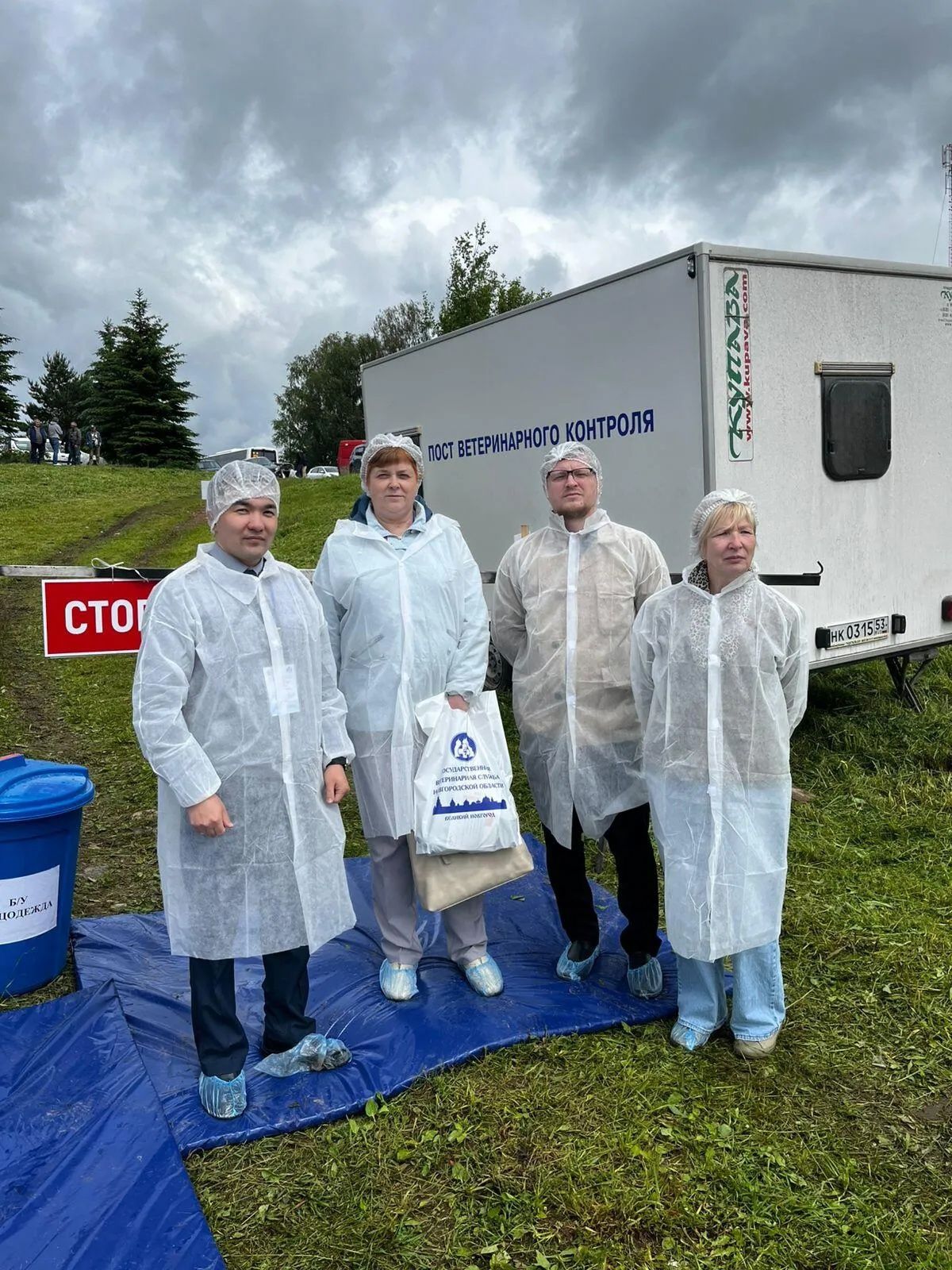 Ветеринар из Карелии со своими коллегами ликвидирует очаг ящура в Новгородской области