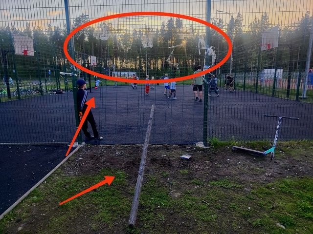 Жители Древлянки просят администрацию Петрозаводска обратить внимание на небезопасную спортплощадку