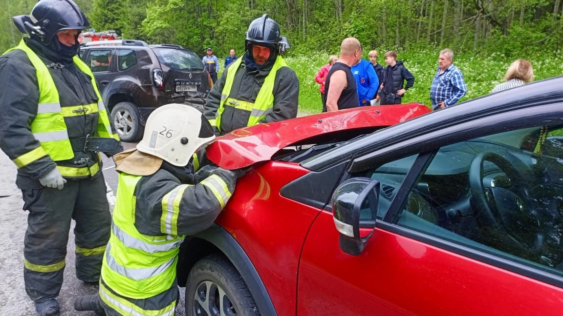 Мотоцикл разбился на трассе в Приладожье Карелии