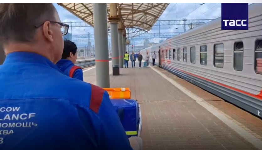 Поезд с пострадавшими пассажирами сошедшего с путей состава под Брянском прибыл в Москву