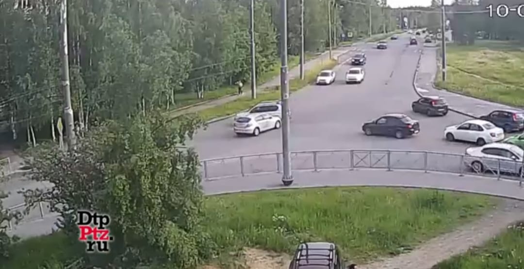Опасный маневр водителя привел к серьезному ДТП в Петрозаводске