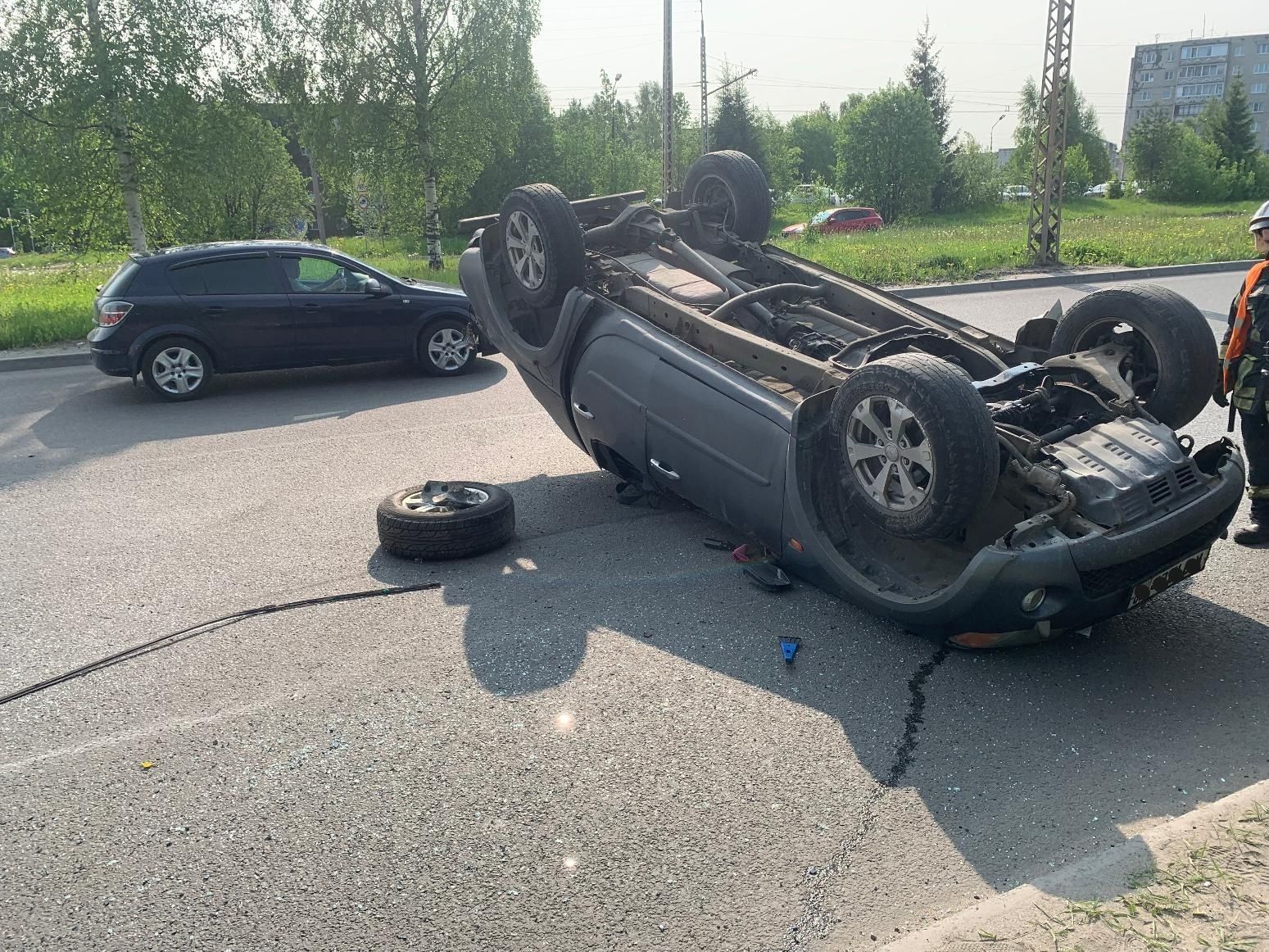 Появились подробности ДТП с перевернувшимся пикапом на оживленном проспекте Петрозаводска