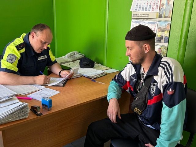 Полиция нашла водителя авто, который в прицепе катал молодых людей по Варкауса в Петрозаводске