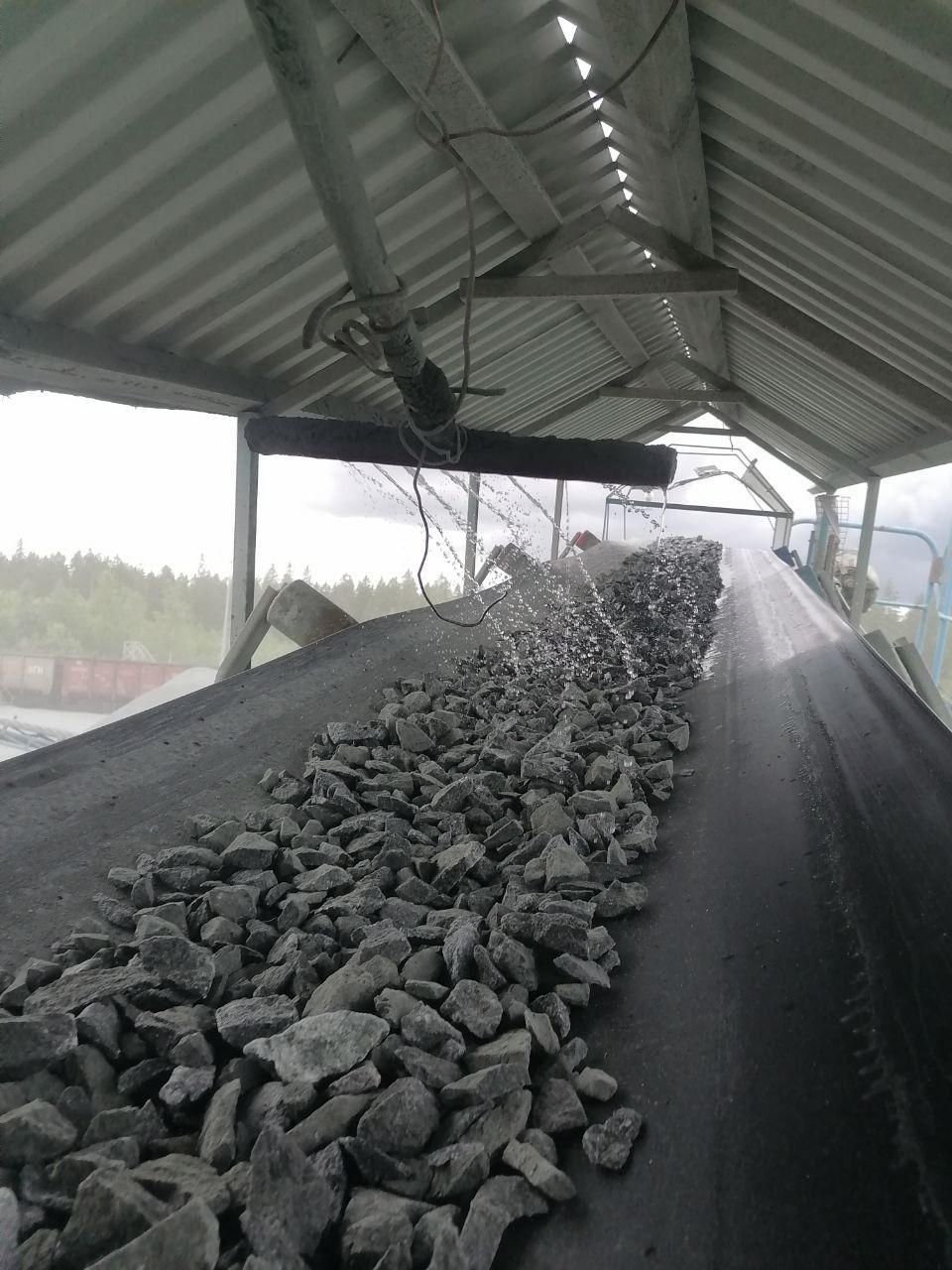 Большегрузам с камнями запретили ездить по поселку в Карелии после жалоб людей