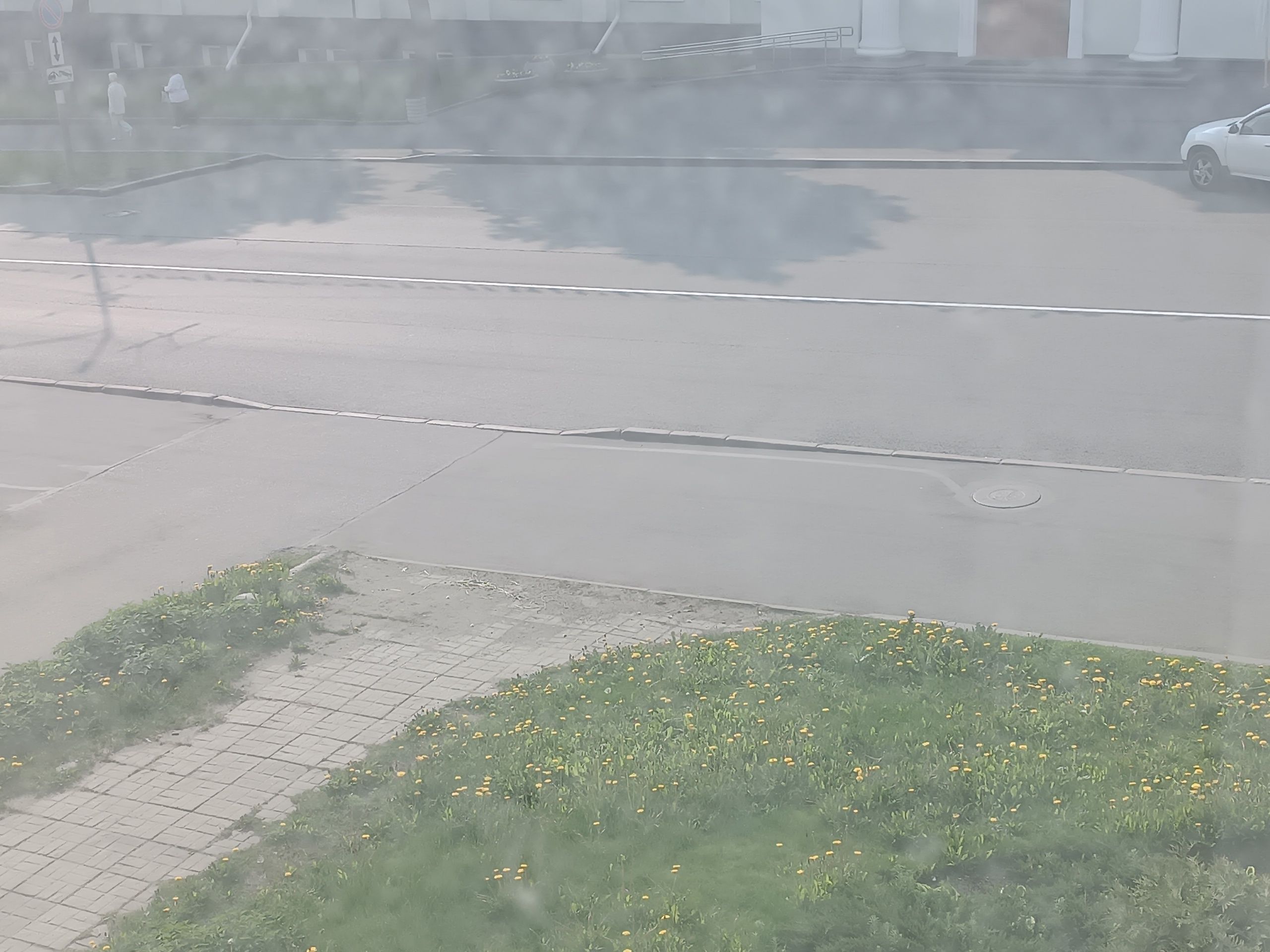 Сплошная линия разметки заблокировала выезд из дворов на проспект Ленина в Петрозаводске