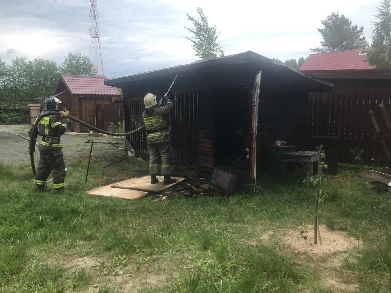 Сарай полыхал в Прионежском районе