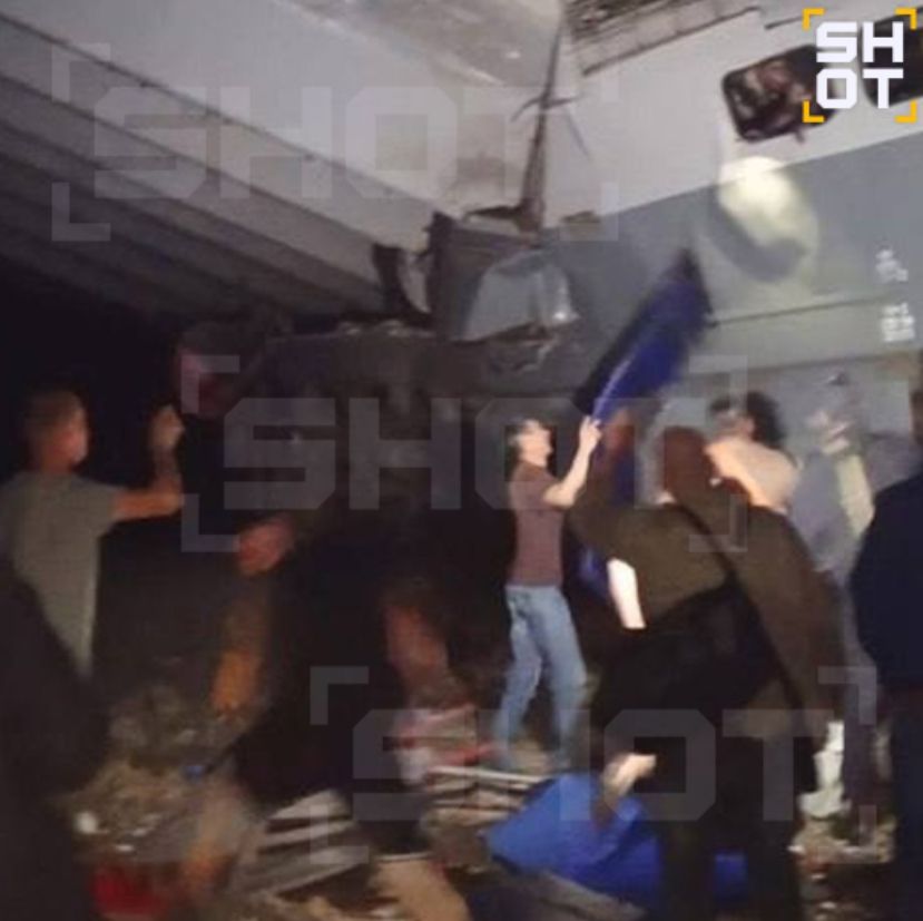 Мост с поездом и автомобилями обрушился в Брянской области