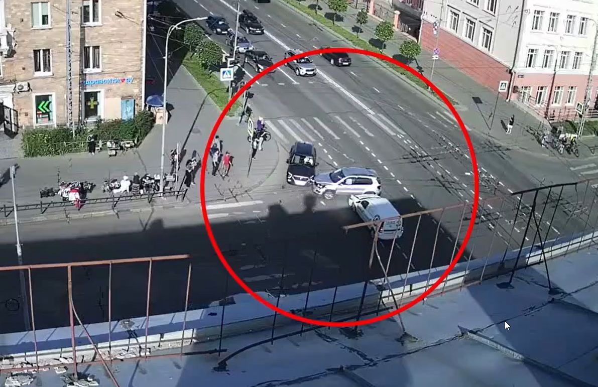 Пробка на проспекте Ленина: три автомобиля столкнулись в центре Петрозаводска