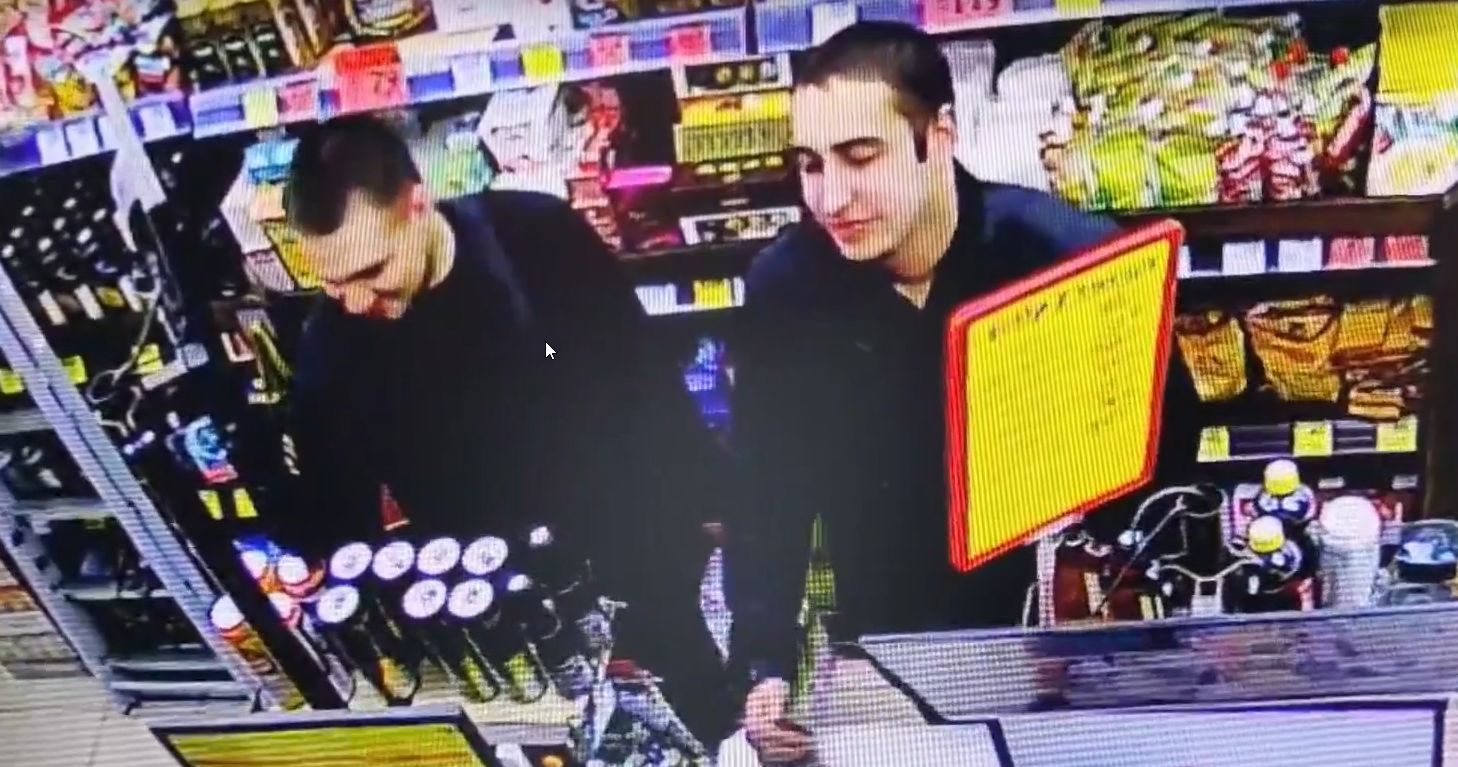 Полиция Петрозаводска разыскивает подозреваемых в краже молодых людей