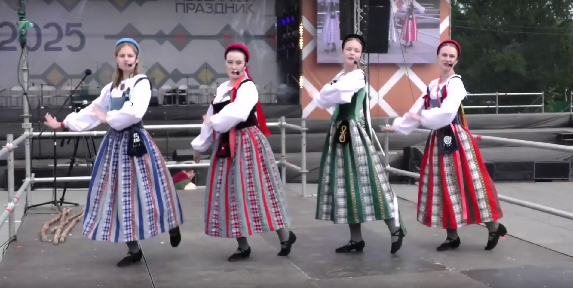 Началась прямая трансляция международного песенного праздника «Карелия поёт»