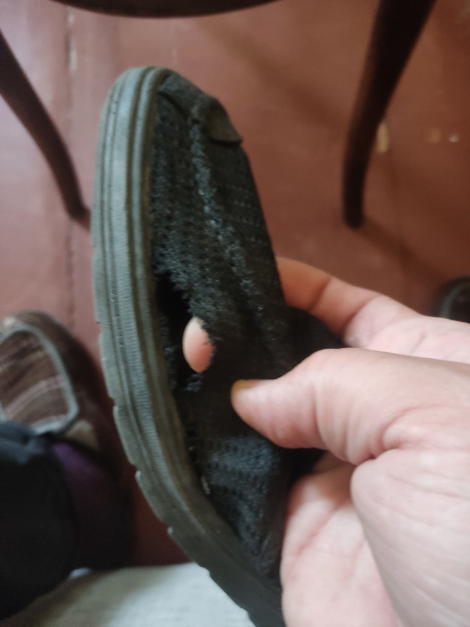 Ржавый штырь на набережной воткнулся в обувь жительнице Петрозаводска