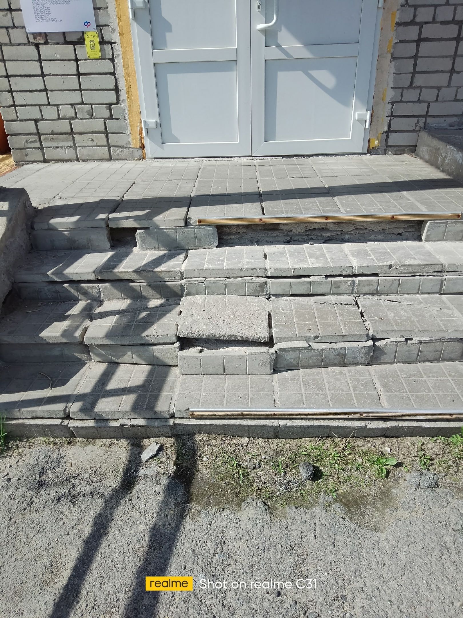 На юге Карелии жители пожаловались на почтовую лестницу