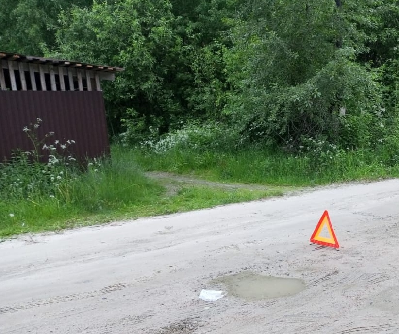 После столкновения упали оба: водители двухколесных железных коней не поделили поселковую дорогу на севере Карелии