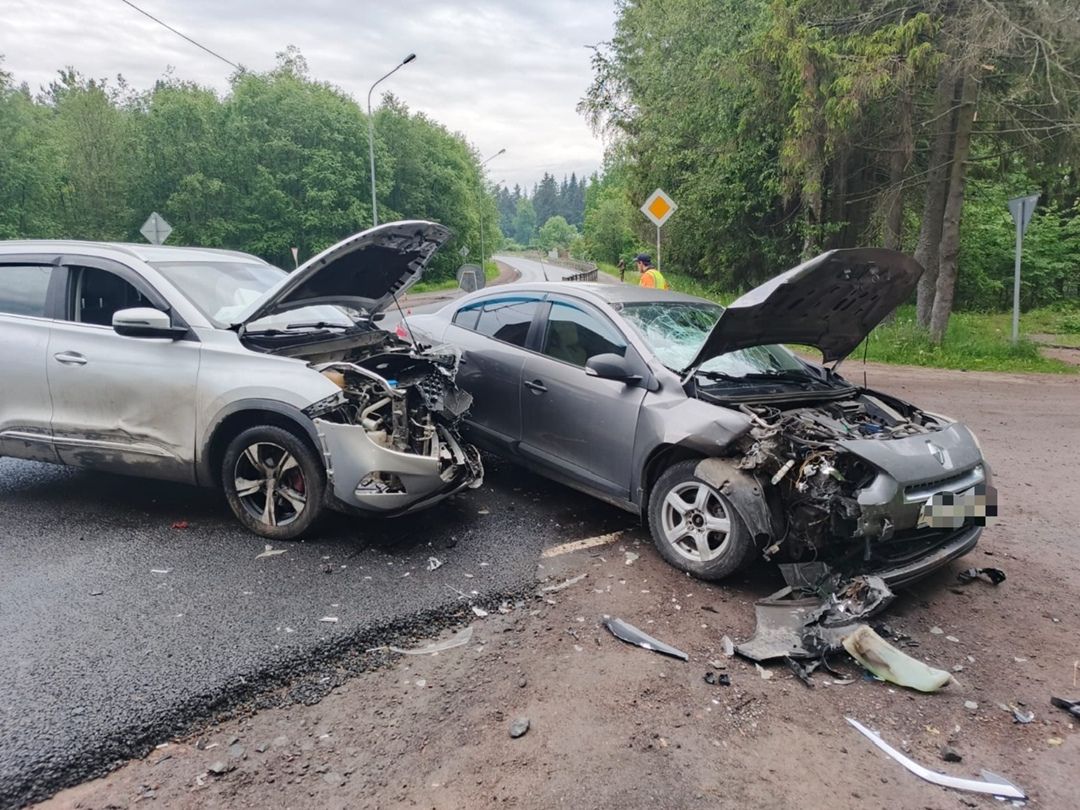 Младенец получил травмы после столкновения двух легковушек в Сортавале