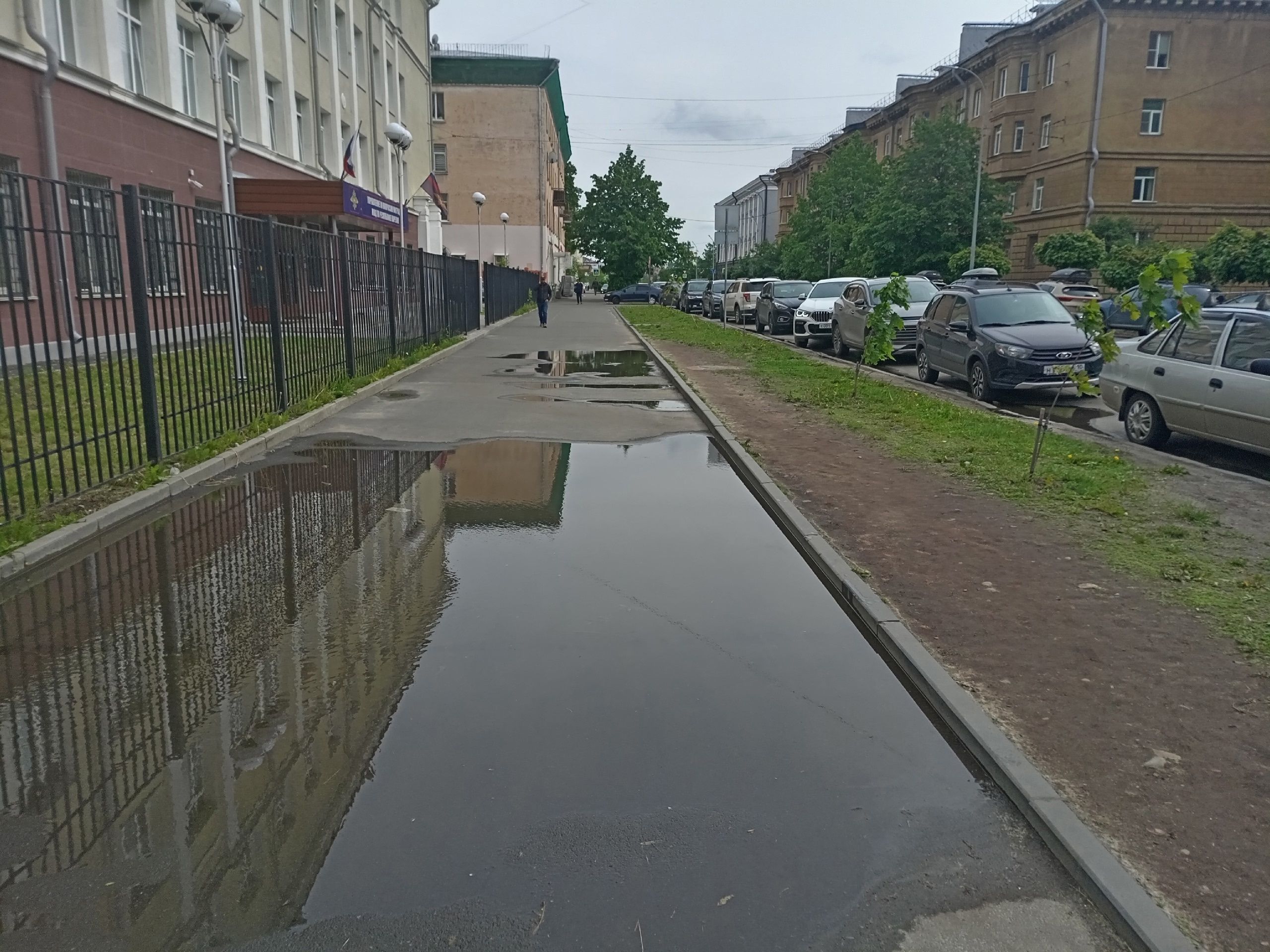 Тротуар превратился в «ванну» после ремонта в Петрозаводске