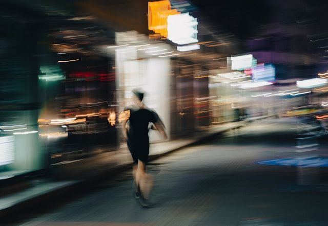 Мужчина попросил позвонить и моментально убежал с чужим телефоном в крупном районе Петрозаводска