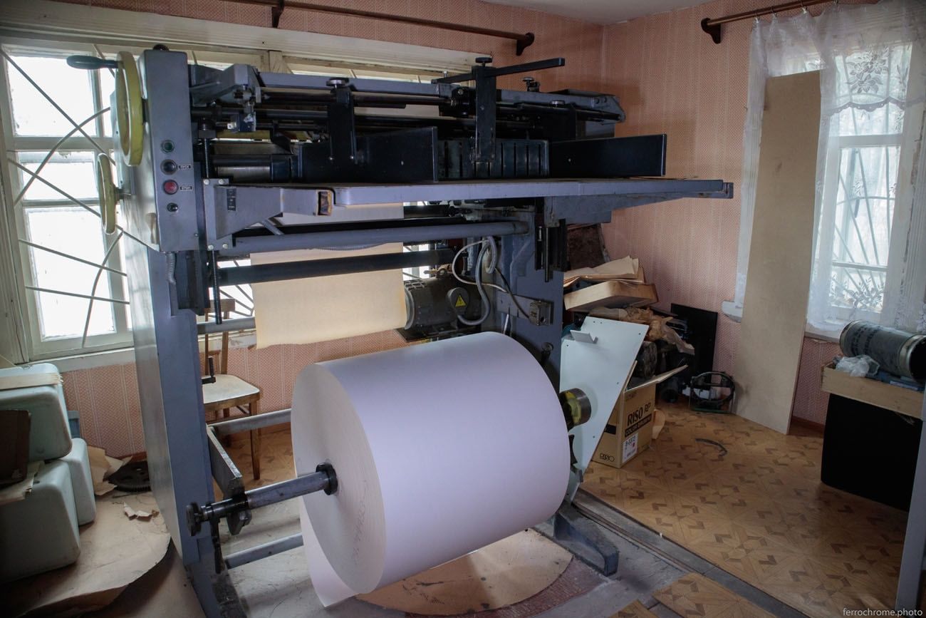 Карельский фотограф показал, что осталось в бывшей редакции деревенской газеты