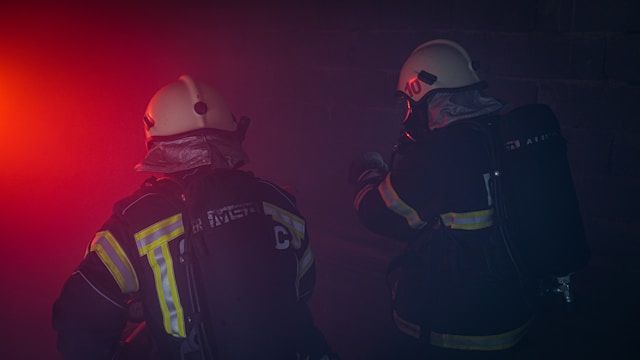 Семеро пожарных спасали дом с загоревшейся кухней в одном из районов Петрозаводска