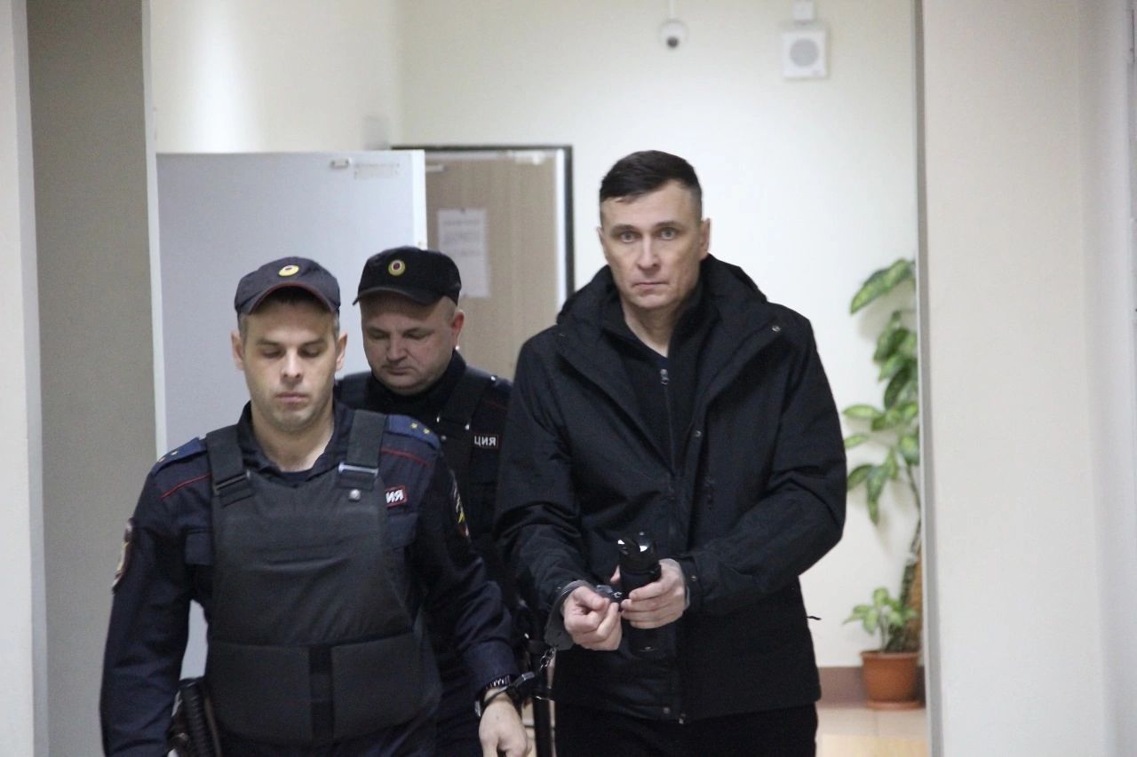 Петрозаводчанин, который зарезал свою жену в офисе, ушёл на СВО