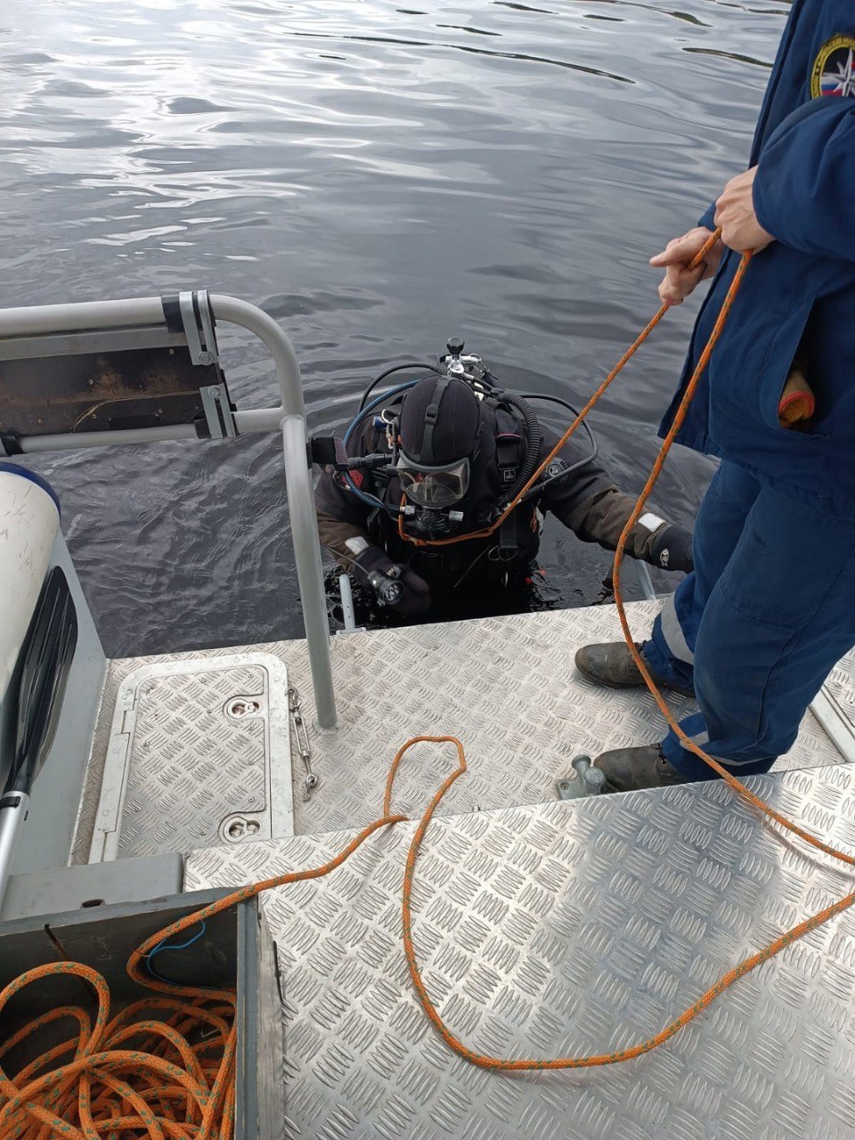 Тело утопленника подняли из реки в Карелии