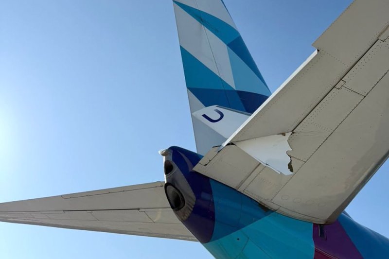 Пассажирские самолеты столкнулись в аэропорту Сочи