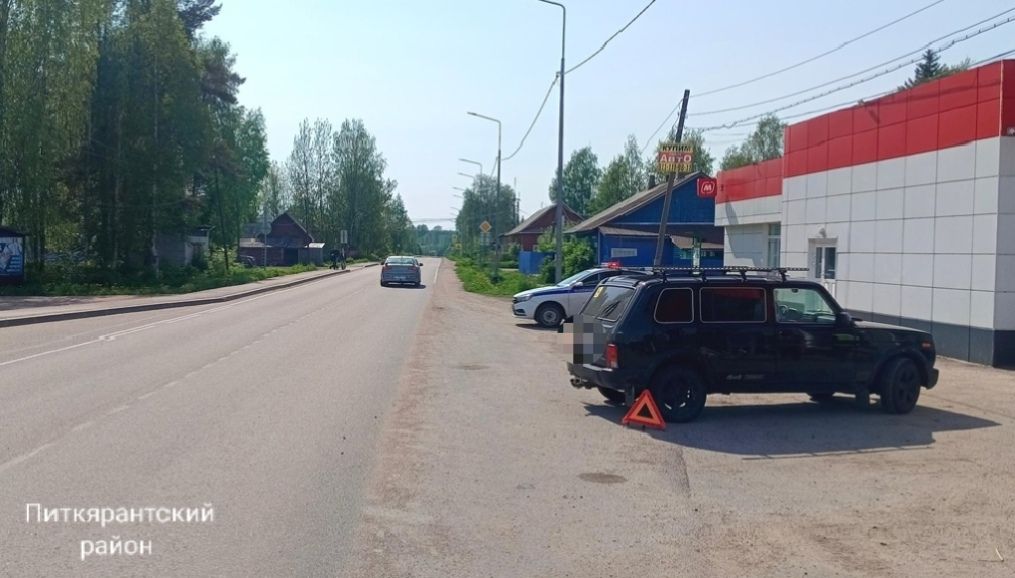 В одном из поселков Карелии 12-летний любитель адреналина за рулем мотоцикла протаранил отечественный внедорожник