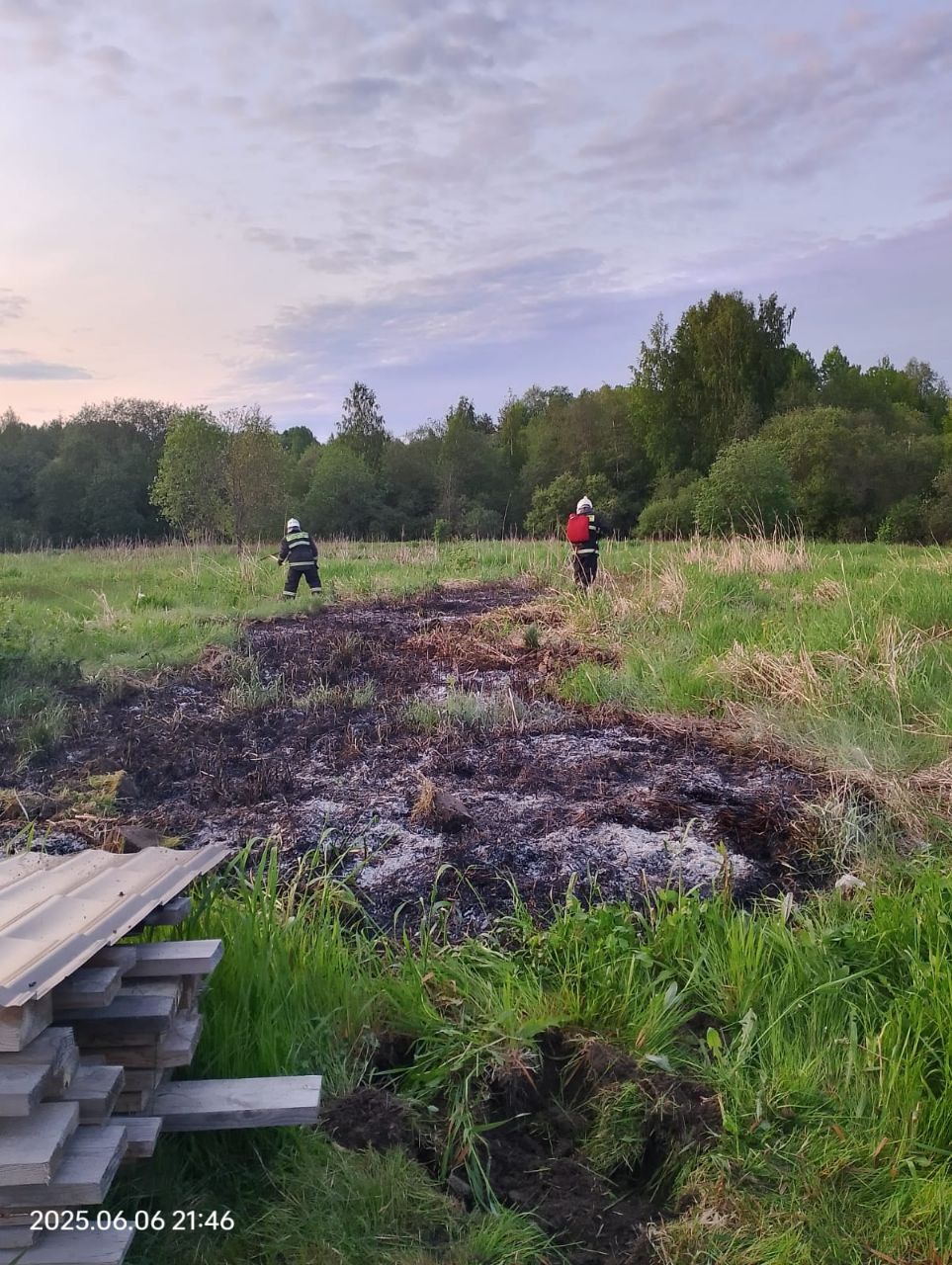 Мусор полыхал в поселке Карелии