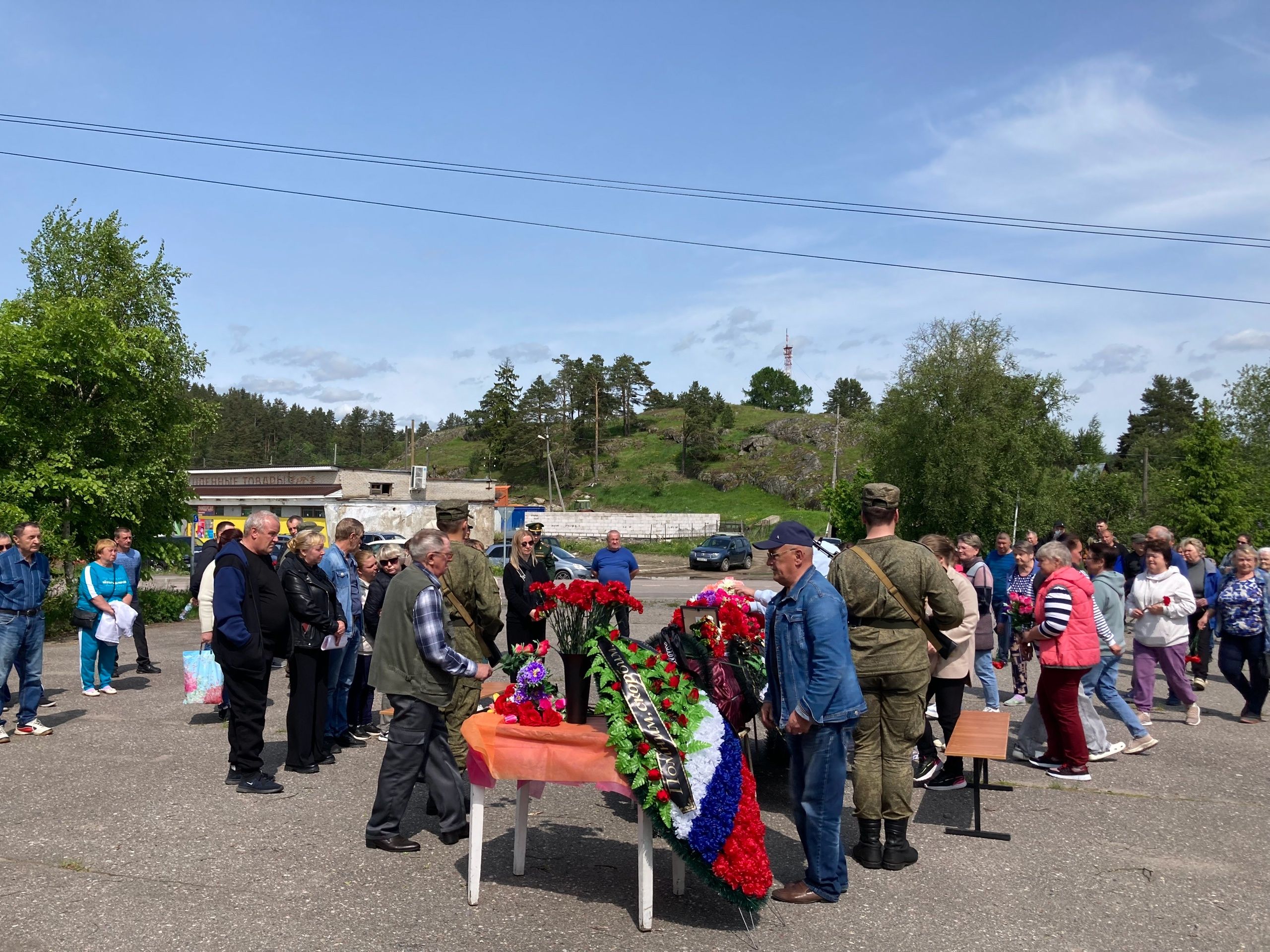 Жители поселка Куриёки простились с земляком, погибшим в зоне СВО