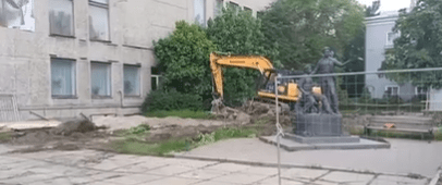 Землю перерыли вокруг филармонии в Петрозаводске