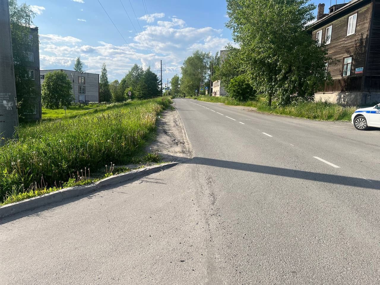 Молодой водитель на легковушке снес пенсионера-велосипедиста в городе бумажников Карелии