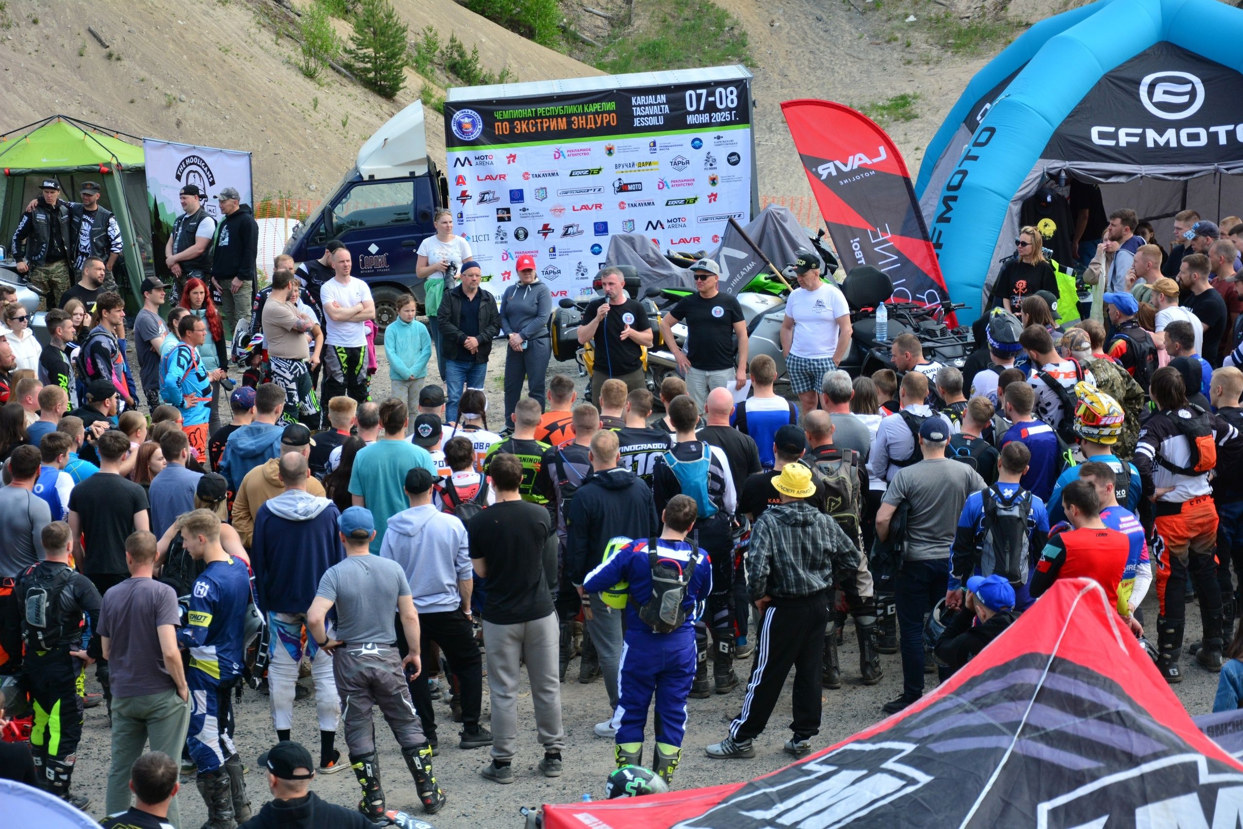 «Гремели моторы, летела грязь»: соревнования по эндуро прошли вблизи Эссойлы