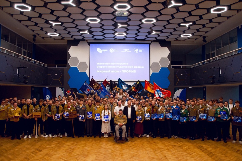 Отряд из Карелии участвует в строительстве ядерного реактора