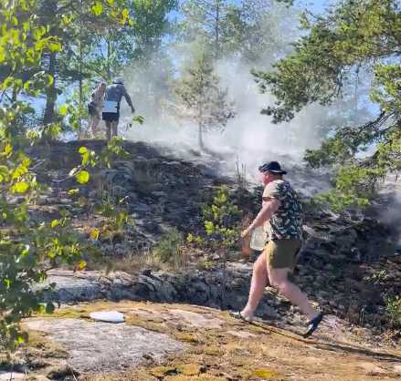 Туристы едва не спалили остров в Карелии