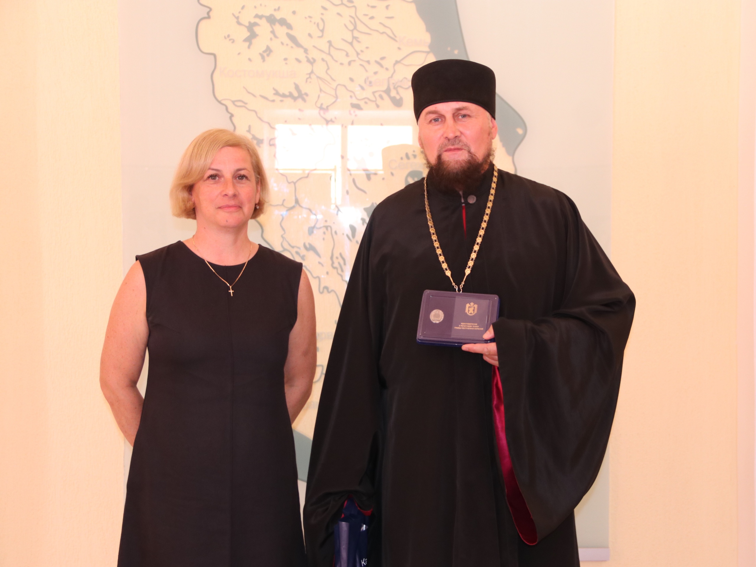 Настоятелю из Пряжи вручили почетную награду
