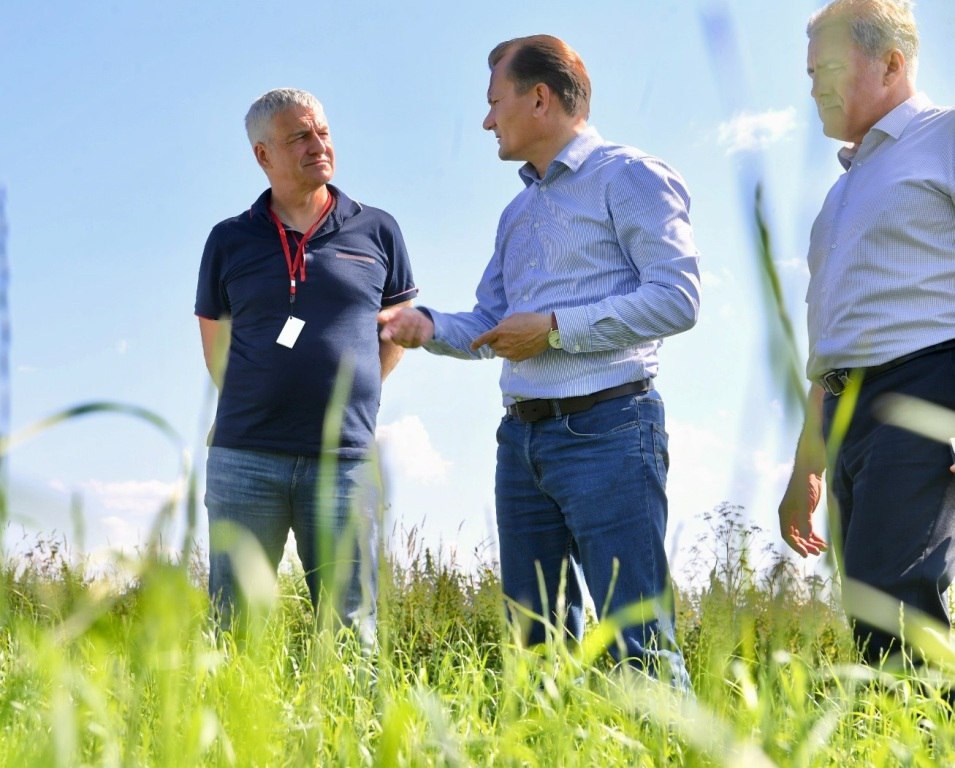 20 тысяч тонн кормов уже собрали в совхозе «Мегрега»