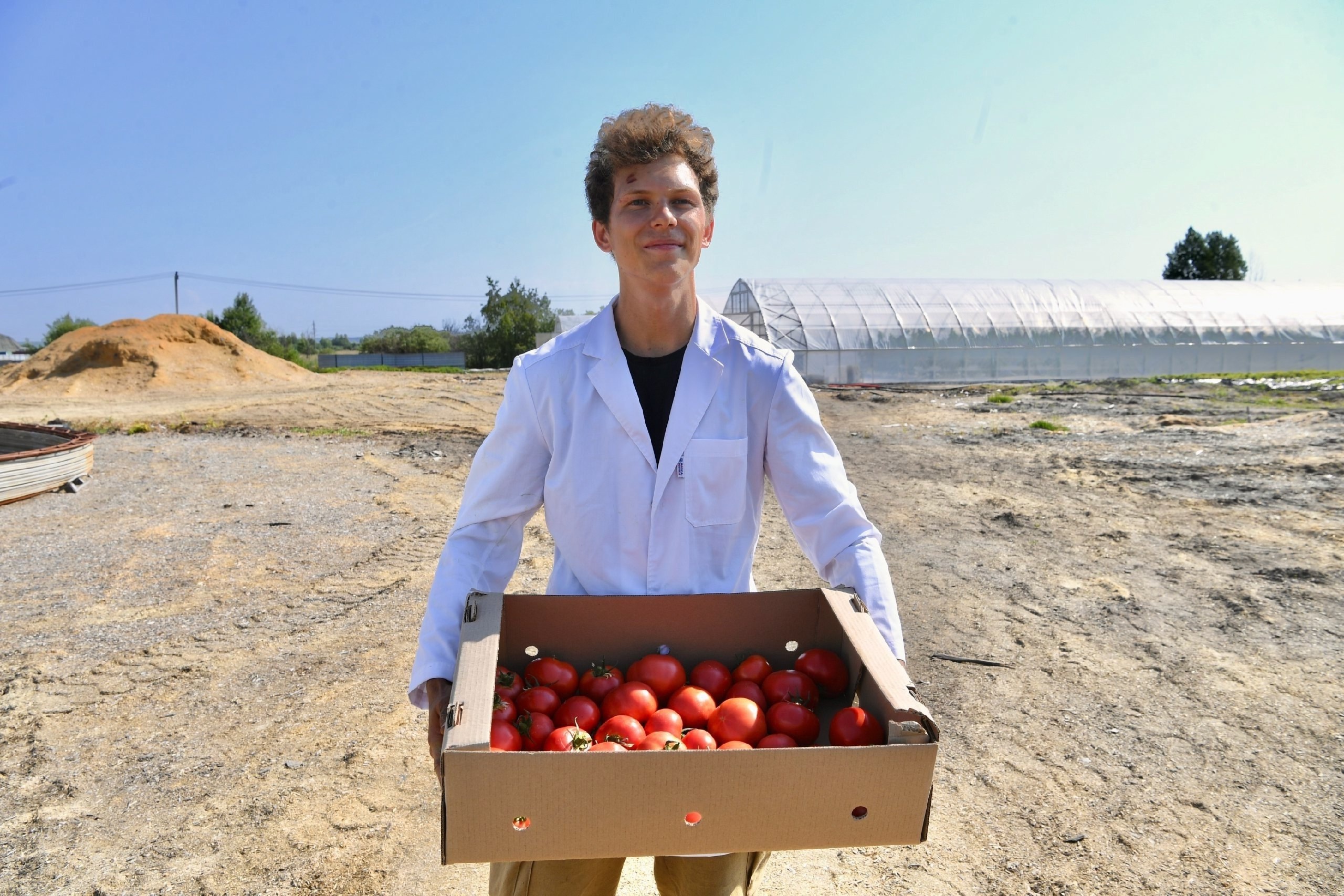 Карельские предприятия отправили продукты  борющимся с огнем пожарным