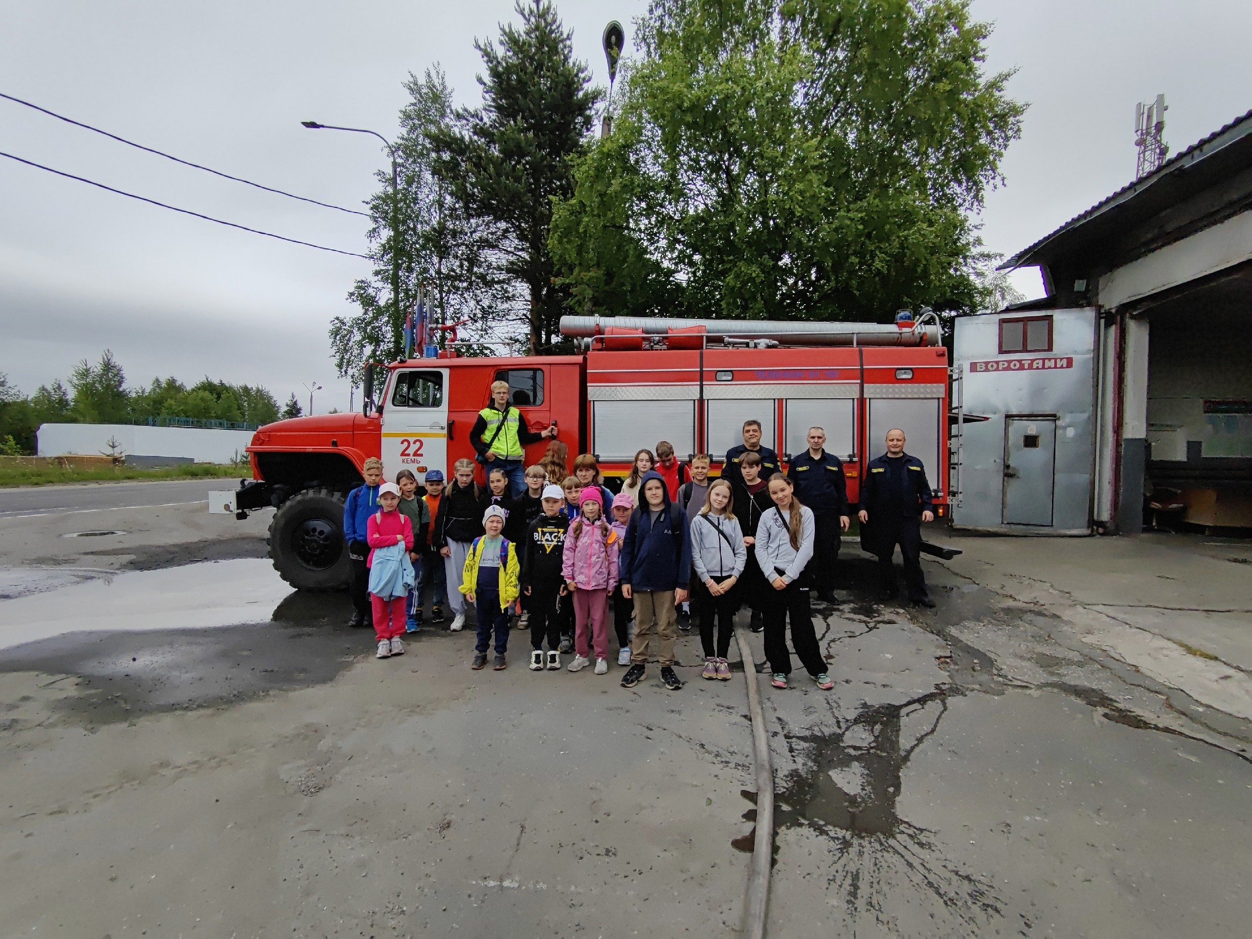 Под водой, в форме и с интересом: как прошёл детский визит в пожарную часть (Фото)