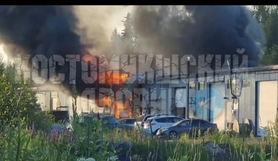 Огненный ад на предприятии в Костомукше — черный дым виден за километры (Видео)