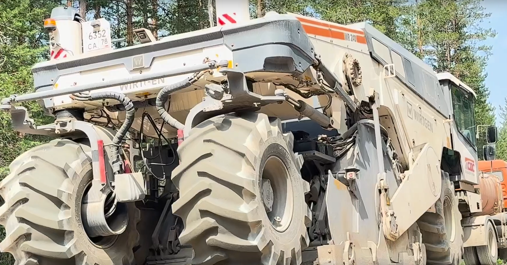 Трассу Суоярви-Койриноя ремонтируют с помощью новых технологий