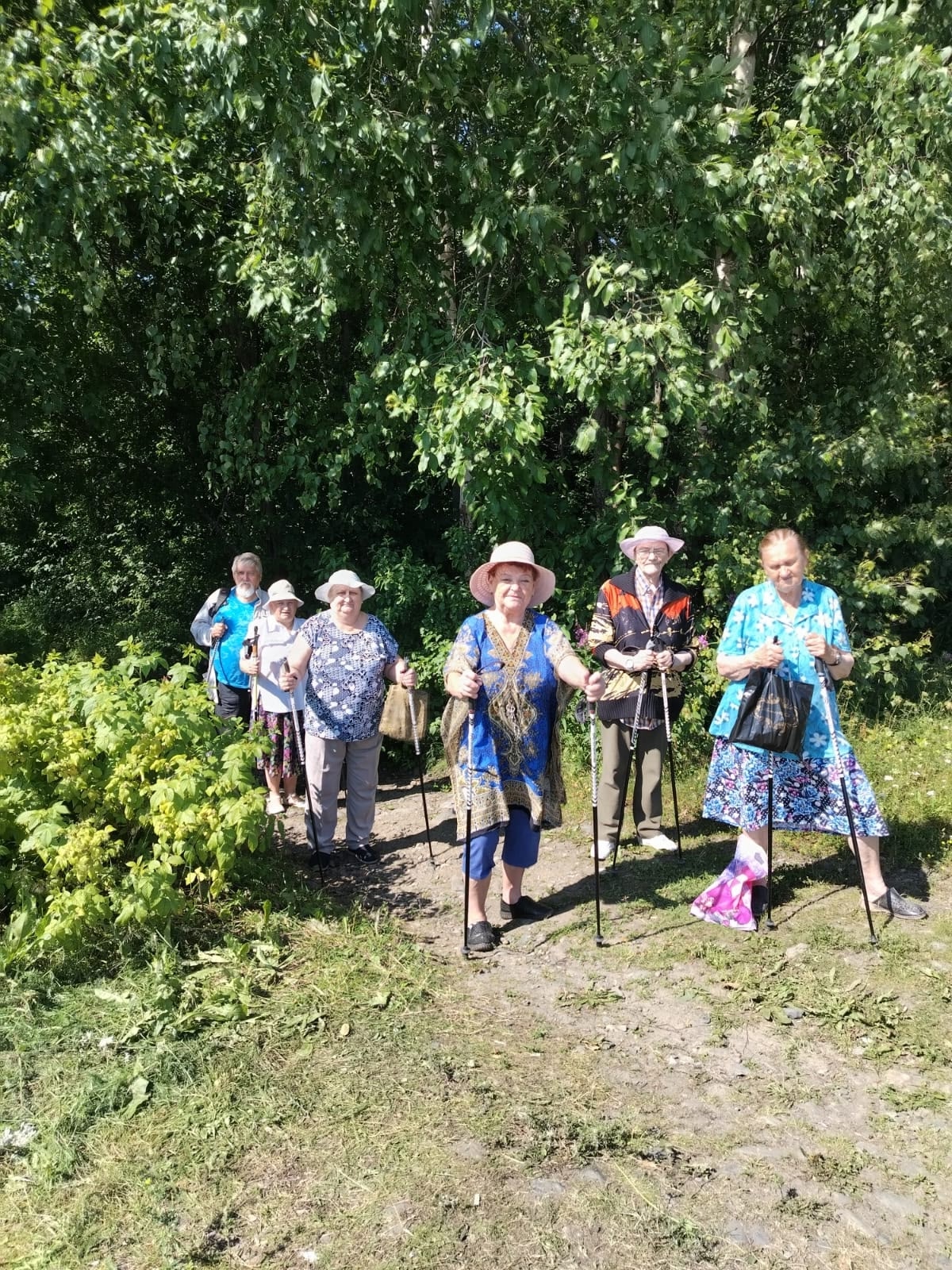Скандинавская ходьба порадовала подопечных дома-интерната