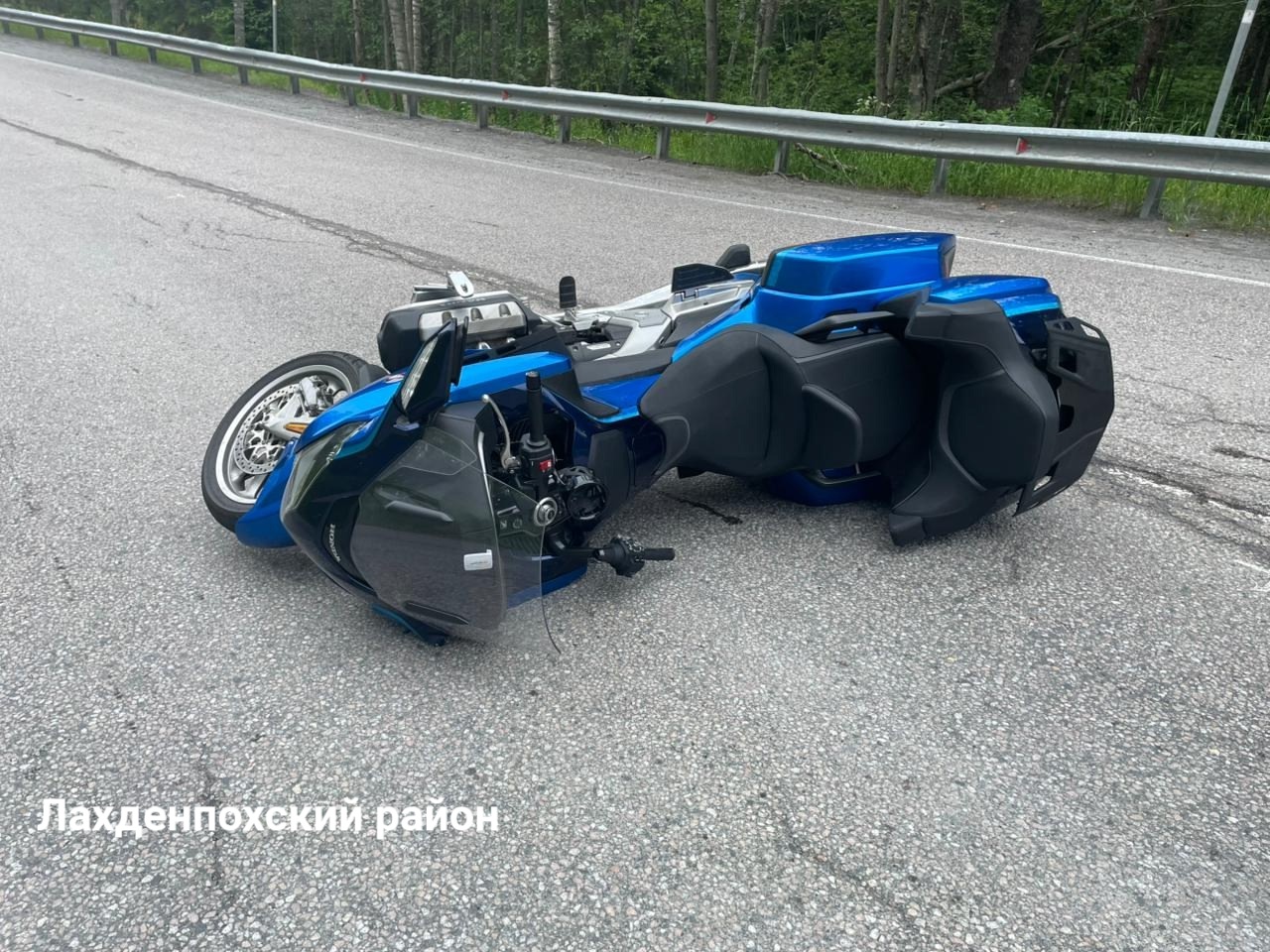 Вылетел на встречку: стало известно, как мотоцикл столкнулся с иномаркой на трассе в Карелии