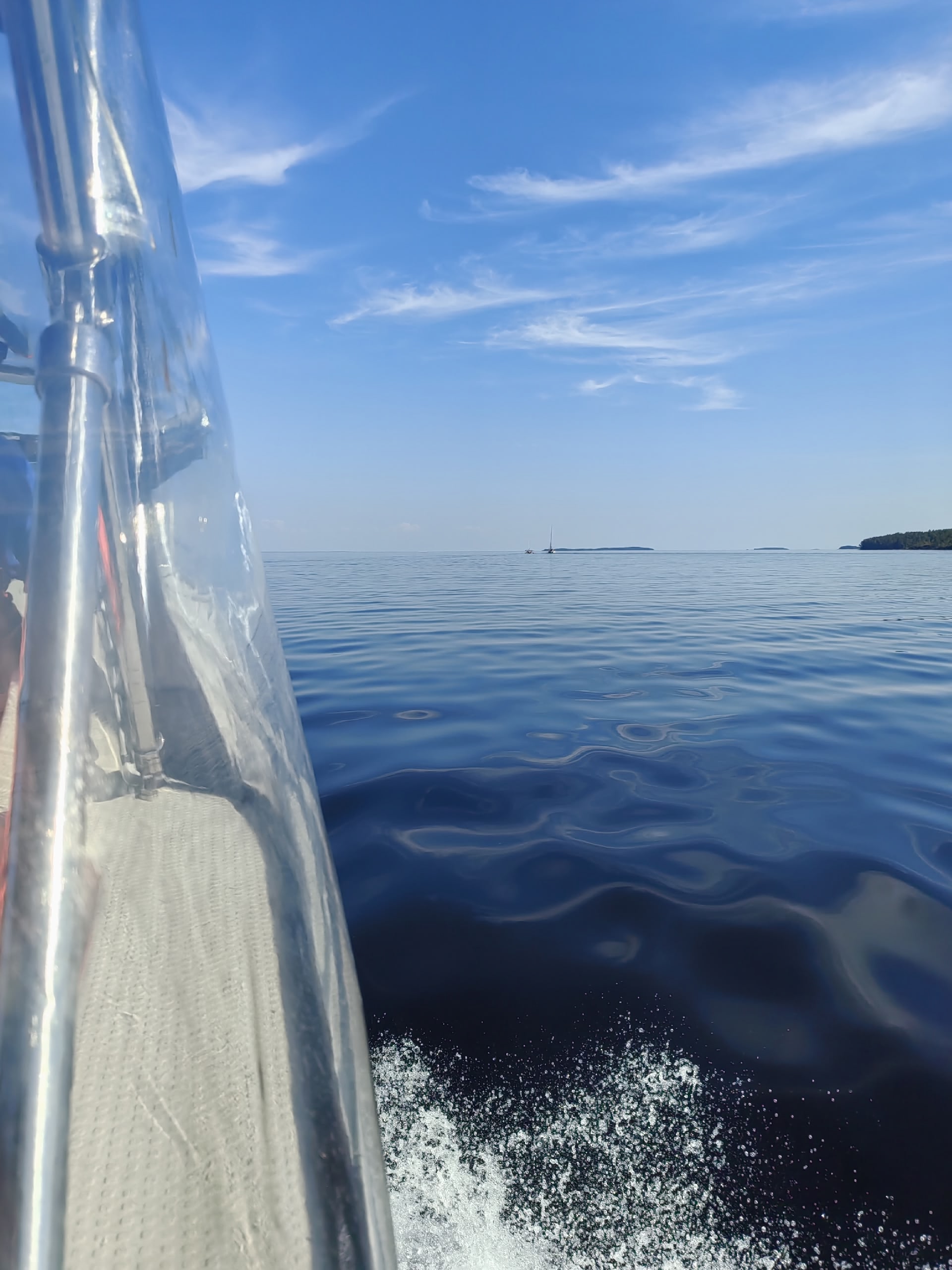 Три десятка лодок и катеров проверили на Онежском озере - нарушителей наказали рублем