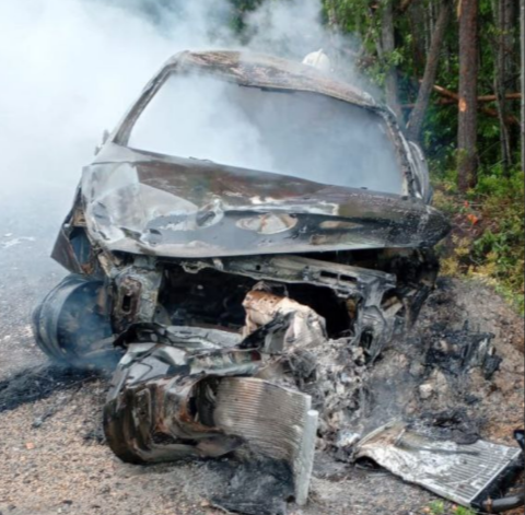 Автомобиль вылетел в кювет и загорелся в Костомукшском округе