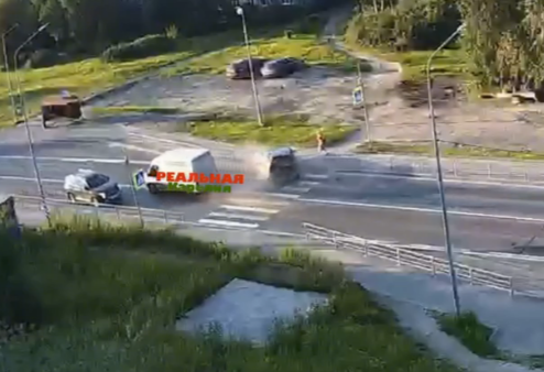 Автомобиль на скорости наскочил на пешеходов в Петрозаводске