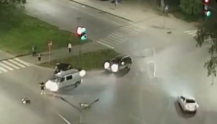 Фургон протащил велосипедиста на Лыжной в Петрозаводске